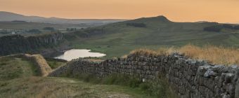HADRIAN’S WALL was begun in AD 122 and completed within six years. Its 73 miles were reconstructed and guarded by African Roman soldiers who formed Britain’s first recognised Black community. Photo © 2018 Northumberland National Park